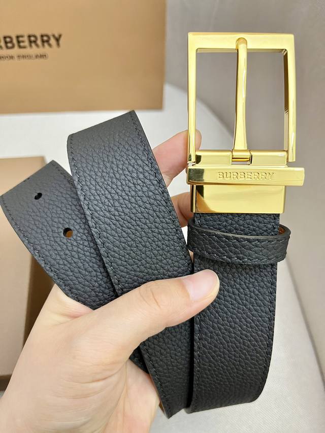 p200 Burberry-巴宝莉！男士专柜对版金属扣，头层牛皮双面外用腰带，商务通勤休闲场合均适合佩戴。3.5Cm