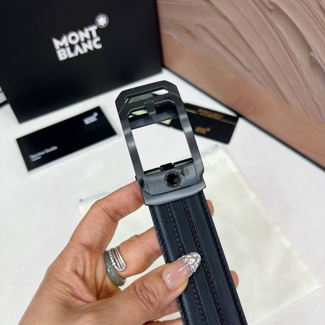 180-- 万宝龙 新款进口小牛皮，手感细腻柔软。搭配纯钢自动精品钢扣，宽度：3.5Cm