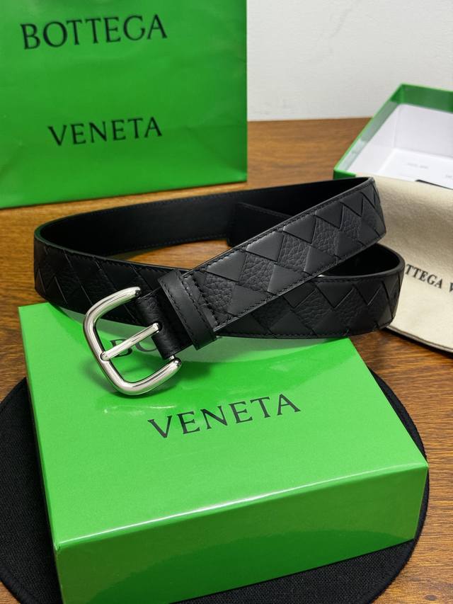 250--Bottega Veneta 3.5Cm 颜色：黑色 Intrecciato编织腰带 小牛皮皮革手工编织 手工编织新款牛皮经典之作 每个细节都体现出至