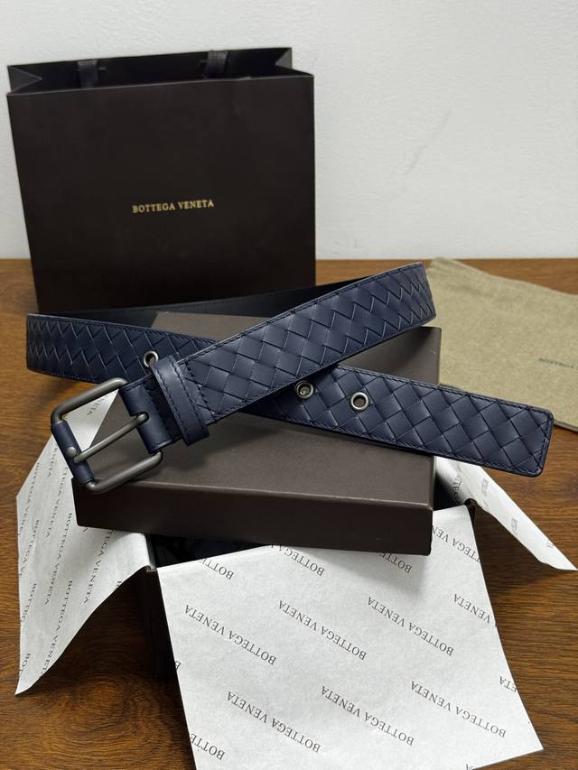 250 -- Bottega Veneta 3.5cm Color: Blue Hand-woven calfskin leather A new classi