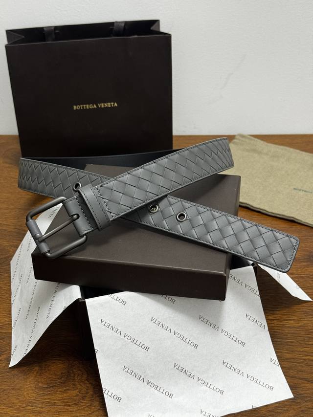 250 -- Bottega Veneta 3.5cm Color: Grey Hand-woven calfskin leather A new classi