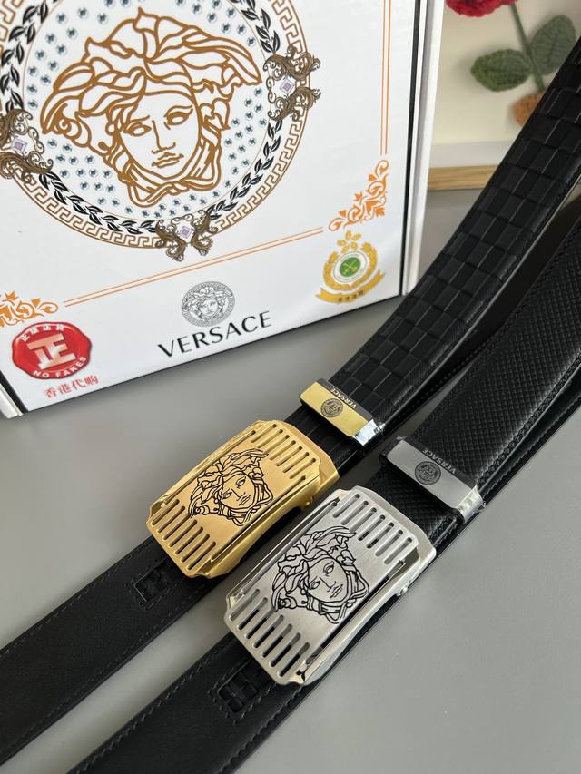 品名：范思哲 原单 自动带p210 材质：原单牛皮腰带 百分百头层牛皮腰带保证真皮，24K纯钢扣，专柜原单品质、做工精细，时尚大牌，送人自用首选 包装： 请认准