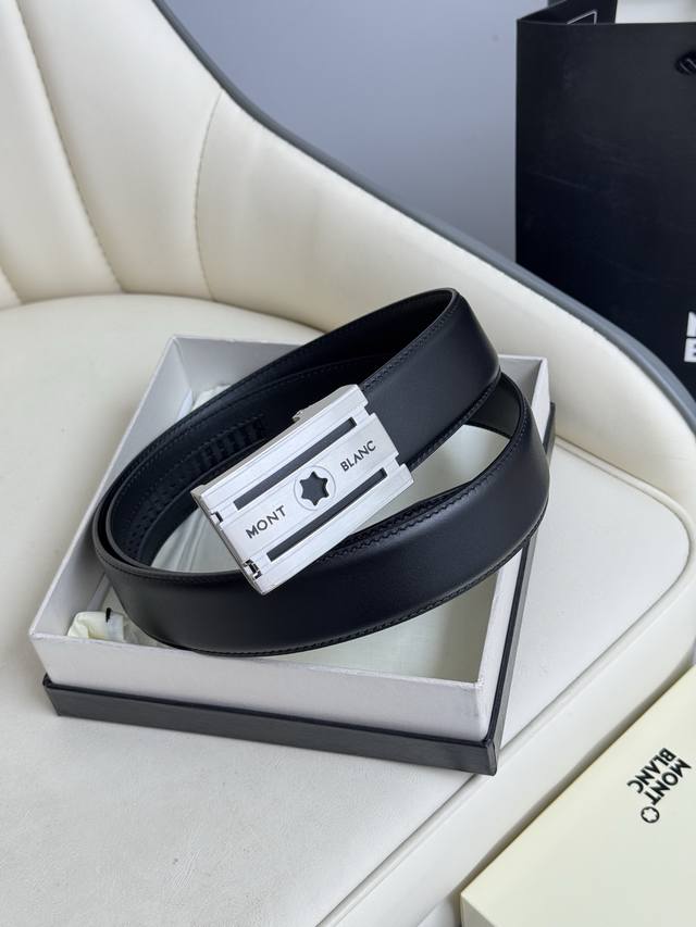 p210 Montblanc万宝龙 宽3.5Cm 采用头层牛皮 精品针式扣头 自由裁剪商务休闲皮带