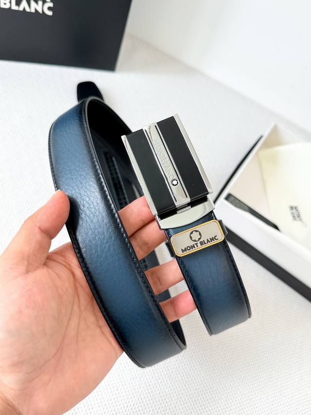 品名：万宝龙.Montblanc原单 腰带 自动皮带p220 型号：自动皮带，原版新款纯钢材质自动扣，双面头层牛皮实物拍摄， 材料：百分百头层牛皮，保证真皮。专