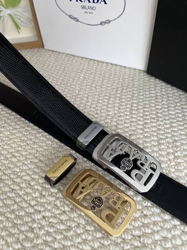 品名：普拉达原单腰带自动带 皮带 p210 材质：原单牛皮腰带 百分百头层牛皮腰带保证真皮，24K纯钢扣，专柜原单品质、做工精细，时尚大牌，送人自用首选 包装：