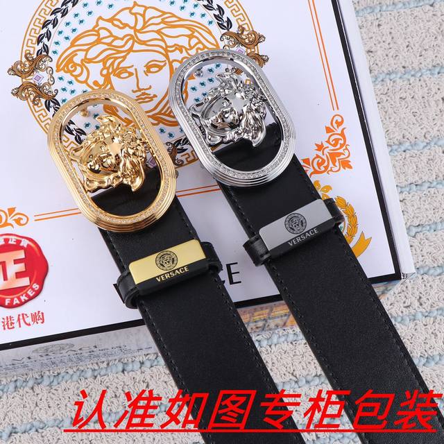 品名：Versace.范思哲原单p200 材料：百分百头层牛皮，保证真皮。24K纯钢扣双面可用专柜同等质量， 送人自用首选 包装： 请认准如图专柜包装，赠送打孔