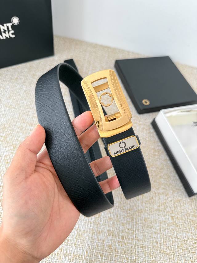 品名：万宝龙.Montblanc原单 腰带 自动皮带p210 型号：自动皮带，原版新款纯钢材质自动扣，双面头层牛皮实物拍摄， 材料：百分百头层牛皮，保证真皮。专