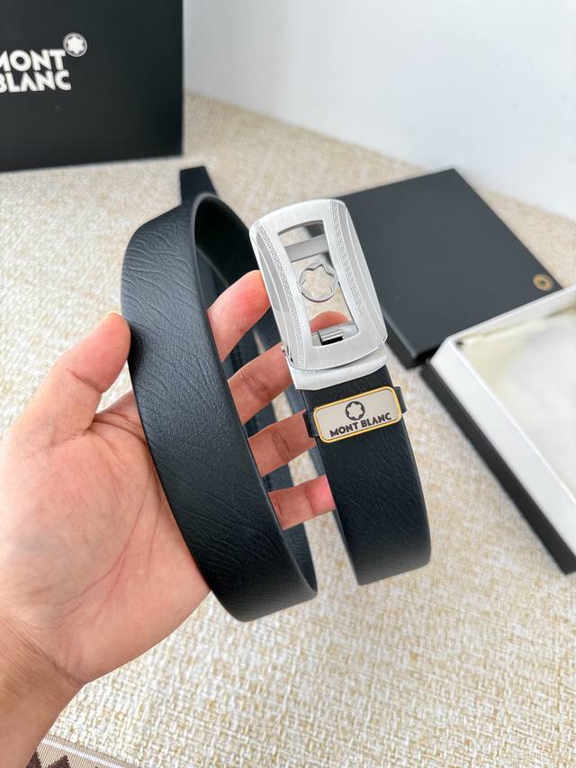 品名：万宝龙.Montblanc原单 腰带 自动皮带p210 型号：自动皮带，原版新款纯钢材质自动扣，双面头层牛皮实物拍摄， 材料：百分百头层牛皮，保证真皮。专