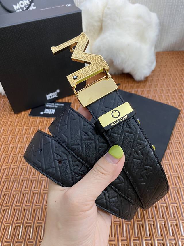 品名：万宝龙 Montblanc 原单 p200 材质：原单牛皮腰带 百分百头层牛皮腰带保证真皮，24K纯钢扣，专柜原单品质、做工精细，时尚大牌，送人自用首选