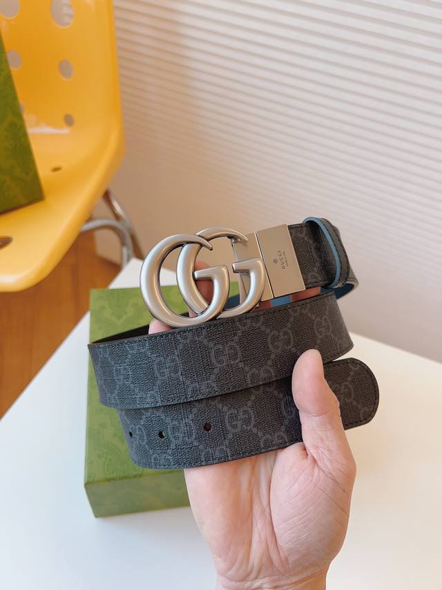 p180 This Gucci reversible leather belt cleverly blends Gg Supreme canvas with b