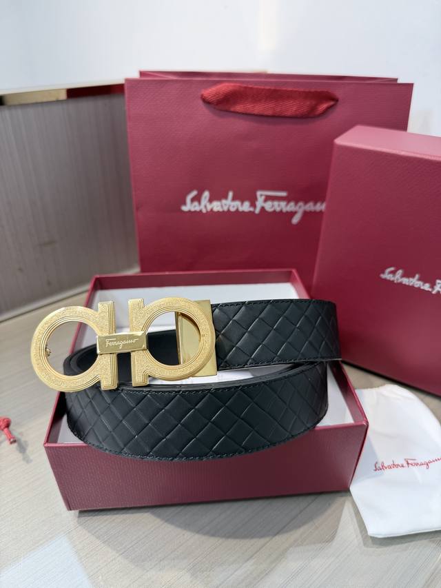 200 Ferragamo double-sided imported cowhide leather, paired with exquisite brass