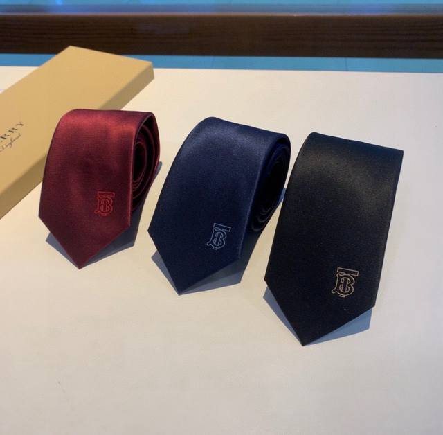 80 Burberry tie, shipped directly from boutiques! A rare and exquisite choice sh