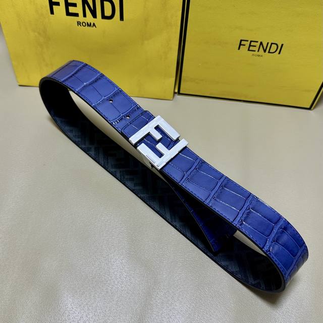 180 图片包装＋10 Fendi 芬迪 专柜同款 宽4.0Cm 双环正反用腰带 Ff按钉搭扣 蓝色Cuoi Romano皮革材质 反面面料带有烟草黄和黑色Ff