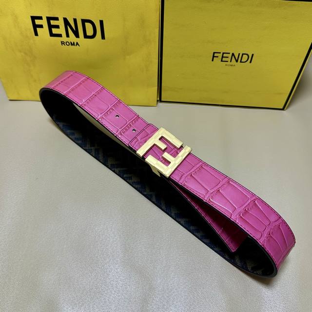 180 图片包装＋10 Fendi 芬迪 专柜同款 宽4.0Cm 双环正反用腰带 Ff按钉搭扣 粉色Cuoi Romano皮革材质 反面面料带有烟草黄和黑色Ff