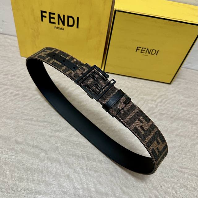 180 图片包装+10 Fendl 芬迪 专柜同款 宽3.8Cm 原版定制布料 Ff图案布料材质 黑色皮革内衬 单钉镀钯金属配件 时尚潮流 经典系列