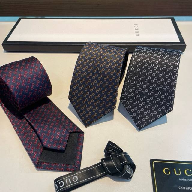 80 A new men's tie from the G brand boutique. Rarely seen, this tie features the