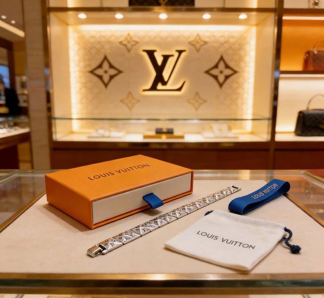 p200 高品质Lv路易威登手链原单货专柜新款开模复古潮流时尚必备 男女均可佩戴 情侣款同款 摇滚朋克泰银风格 复古元素 潮流百搭 官网同款项链最新款链条档次更