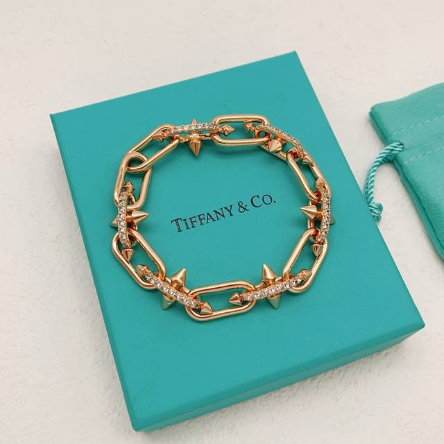 p100 Tiffany's latest rose gold diamond-encrusted nail bracelet, made of the sam