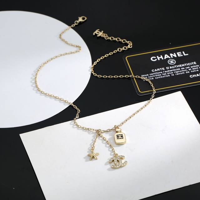 70 海洋系列新款 Chanel 香奈儿 海星香水瓶项链锁骨链 非常精致，超级好看，搭配任何衣服都是很耀眼的 背面椭圆形Logo字样清晰，材质；黄铜电镀 材质于