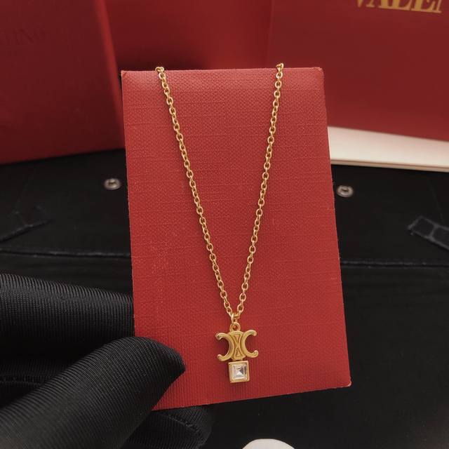 p70, item number Slxl0029, Celin* latest square diamond necklace, same Zp brass