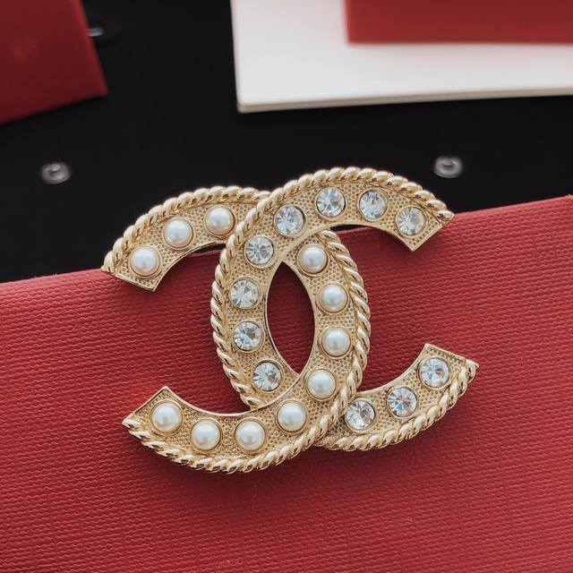 p70, serial number Xxz0026, Ch*Nel latest style double C brooch with rhinestone