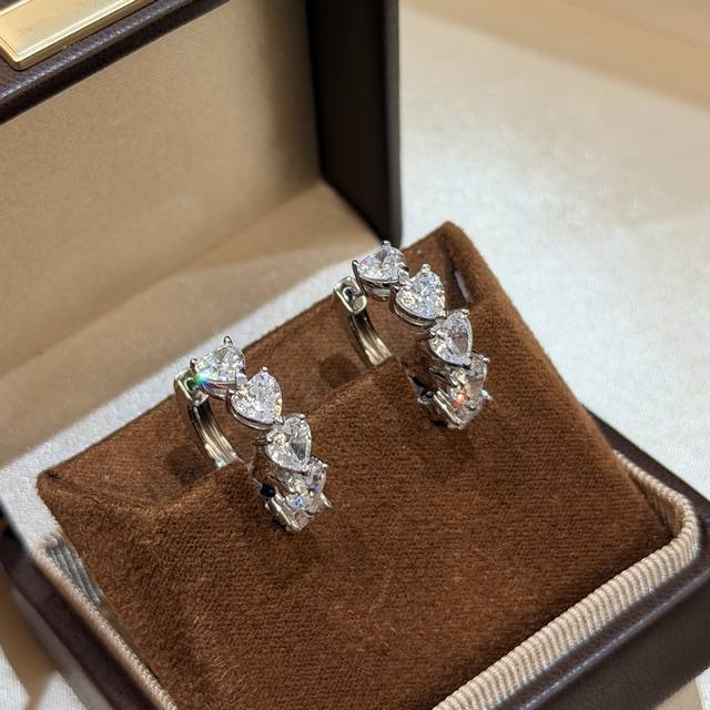 330 A7341 New Brand Heart-Shaped Rhinestone Earrings - Simple, Elegant, Versatil