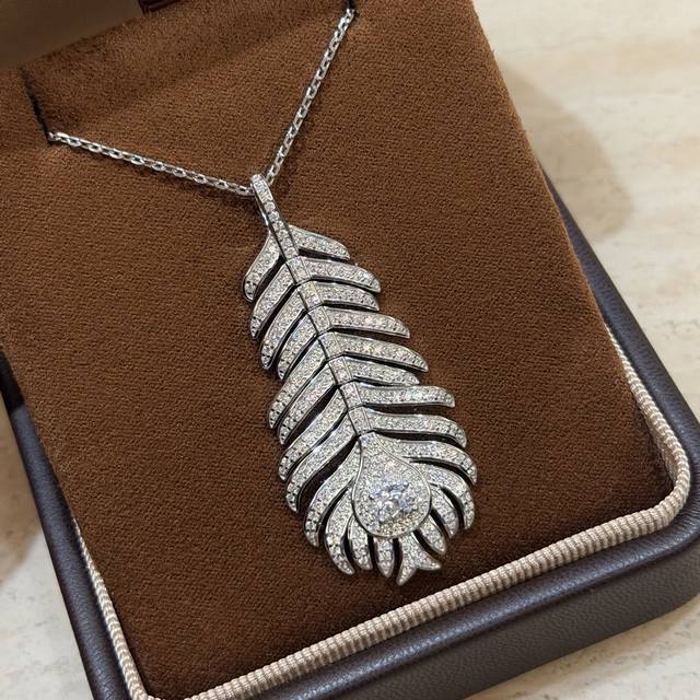 400 A7280 Boucheron's hottest celebrity-endorsed large feather single diamond ne