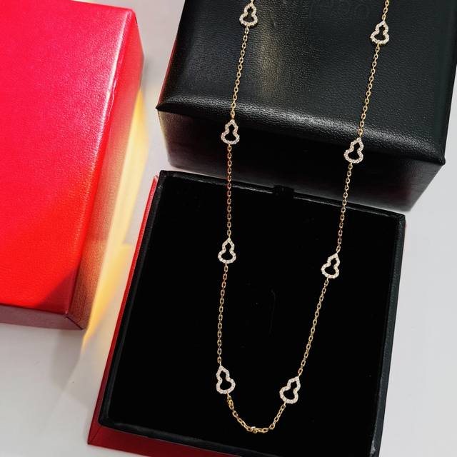 290 A4371 This high-end brand's new Eight Gourd Necklace features gourds, which