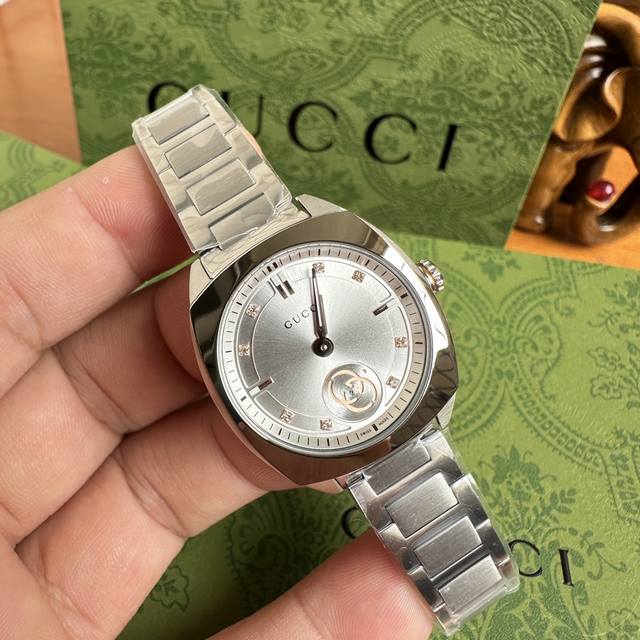 p1240 New release, authentic Gucci Interlocking quartz series. 29mm case diamete