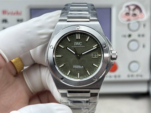 2080Ch Factory Iwc Ingenieur Automatic 40 Quick-Release Edition has undergone a