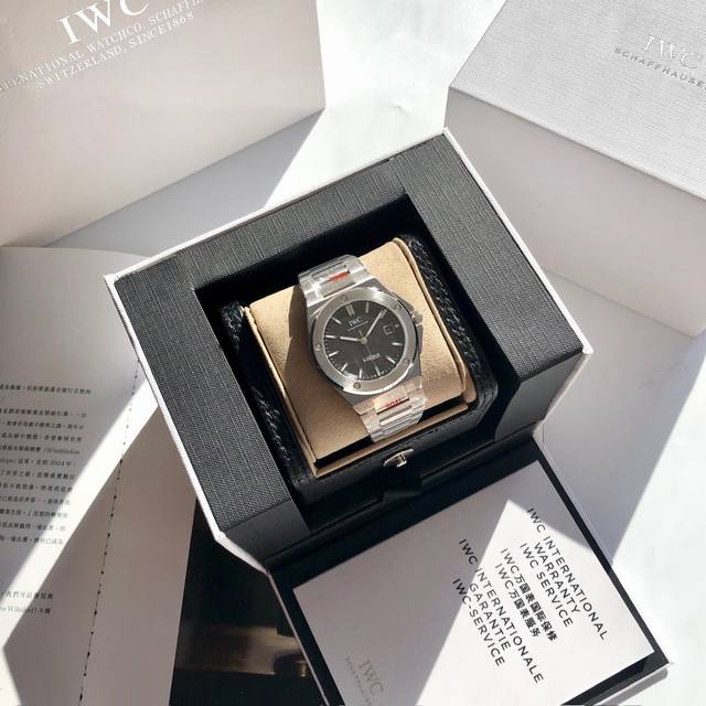 2080 A striking and uniquely designed new 2630 IWC Ingenieur series watch. It fe
