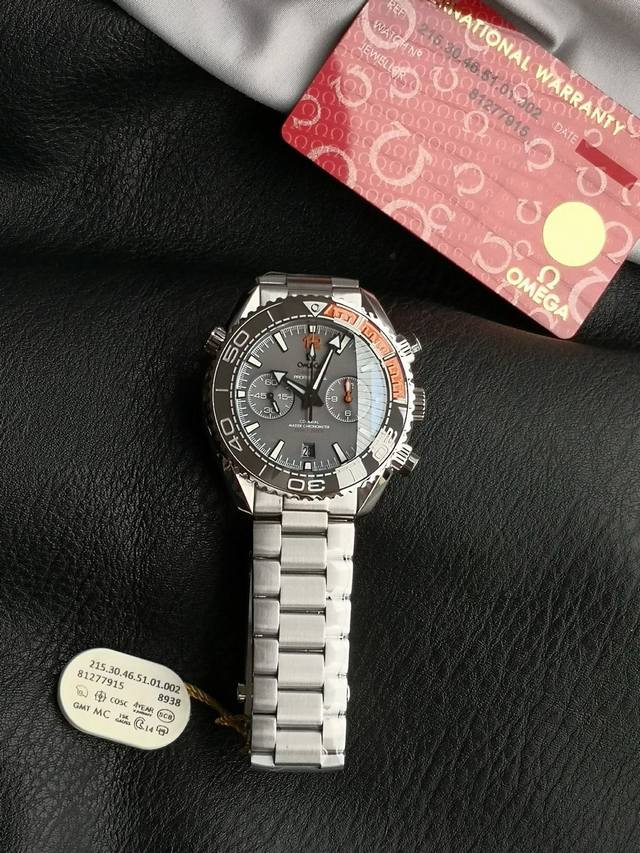 2540Vr隆重推出 海洋宇宙600米至臻天文台计时腕表，市场独家做到与原版一致的微调表带系统！采用原版进口陶瓷镶铂金烧制琅彩填油工艺制作，橙色圈口更饱满更平更