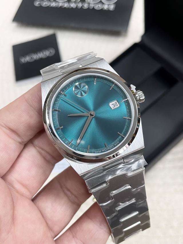 p780 The new color scheme for the Movado Bold Quest series is amazing! The deep
