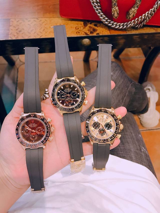 300 Daytona series unisex model... Automatic mechanical movement, 40mm diameter,