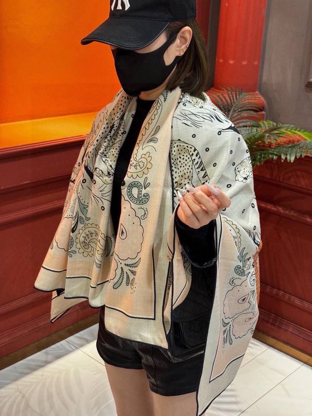 p270 H Collector's Edition [Jungle Love] Large Handkerchief, unique quality with