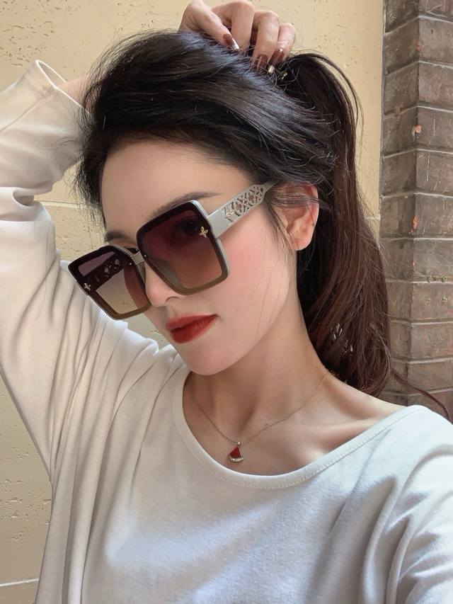 p80 Lv Sunglasses Trendy Items Official Website Model Same Style Four-Leaf Clove