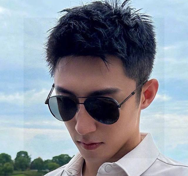 p120 Gucci 男款炫彩飞行员偏光太阳镜 材质：高清尼龙加厚卡槽高清偏光镜片 无边框镜架颜型号：G5881