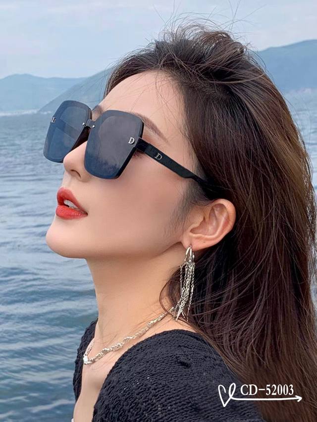 p80. Dior (France). Polaroid resin polarized lenses. Tr90 frame, lightweight and p80. Dior (France). Polaroid resin polarized lenses. Tr90 frame, lightweight and