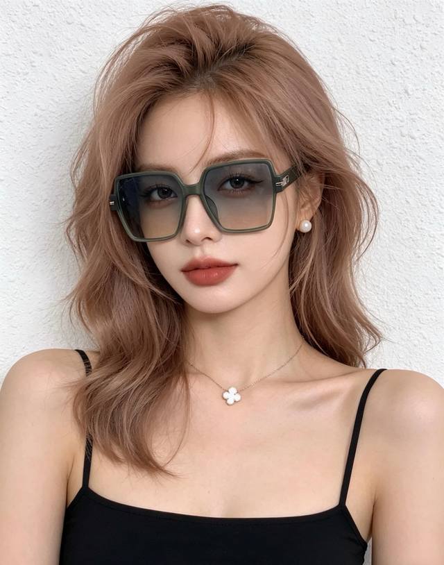 p80 Dior 开春新款 潮流爆款 时尚方框偏光太阳镜 高品质 佩戴舒适 网红潮款墨镜 女士高清加厚偏光太阳镜 高品质Tr镜框 型号：Cd4780