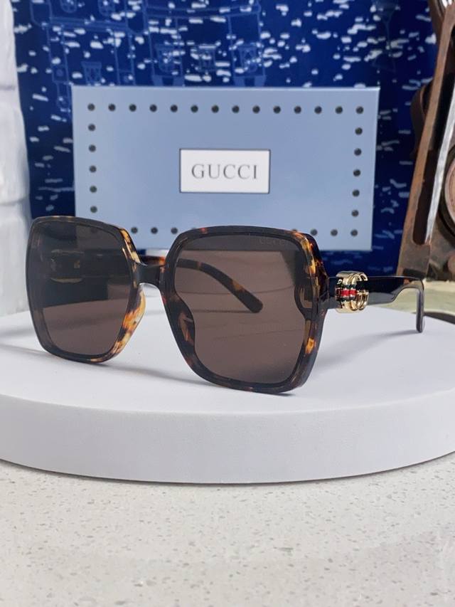 p100 Gucci古奇 2026新款太阳眼镜女型趣黑白镜修颜百搭防紫外线墨镜 女士墨镜
