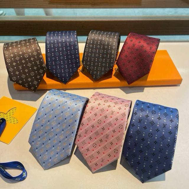 This tie features the same exquisite small logo jacquard pattern as those found