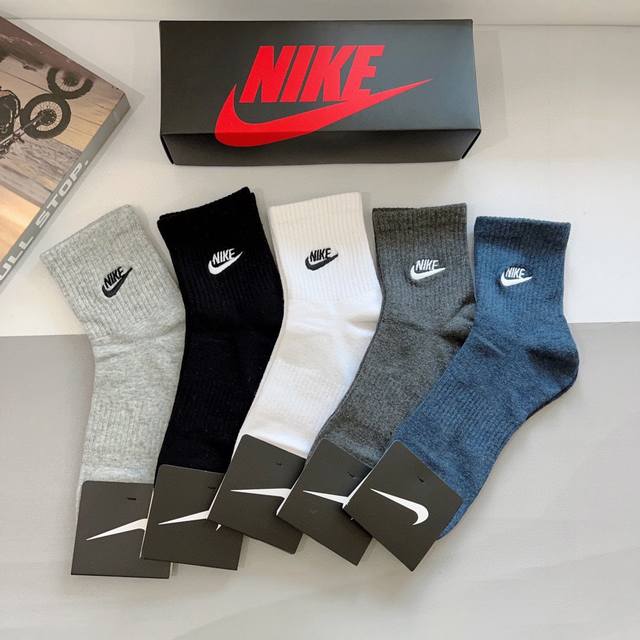 Includes packaging p60. One box contains 5 pairs of new Nike high-version embroi
