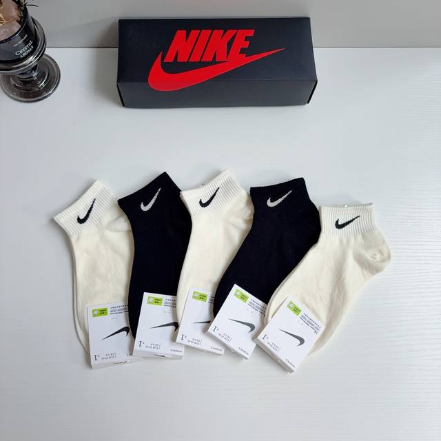 Includes packaging p50. Box contains 5 pairs of new Nike short-sleeved pure cott