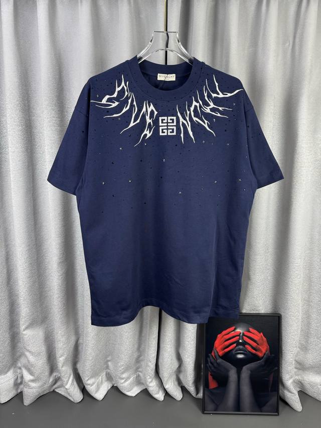 p110 Givenchy High-Quality 320g Crew Neck Short Sleeve T-Shirt. Features the bra p110 Givenchy High-Quality 320g Crew Neck Short Sleeve T-Shirt. Features the bra
