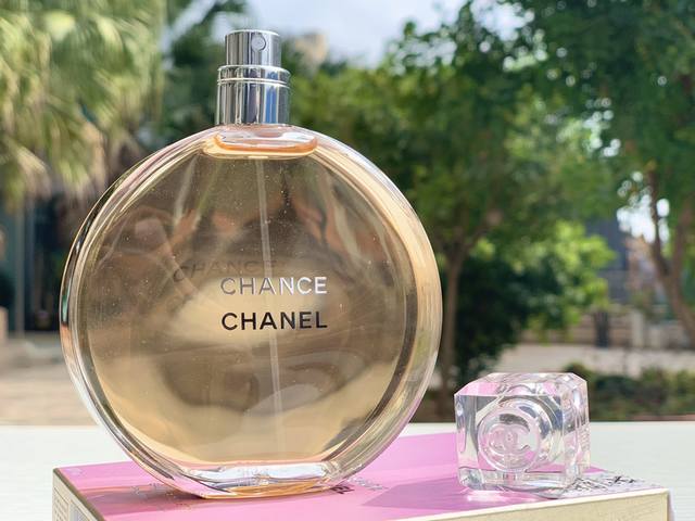110原单品质 100Ml 香奈儿 邂逅 黄邂逅 Chanel Chance Eau De Toilette前调：菠萝、鸢尾花、广藿香、粉红胡椒、风信子中调：茉