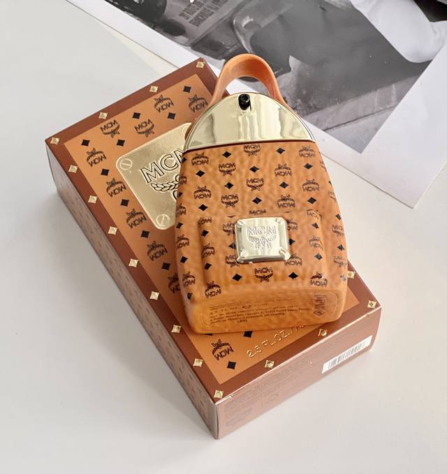 120 Original quality The outer box is the classic "Mcm" logo color, cognac. The