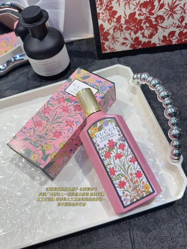 120原单品质 在春日绮丽花园做一场花仙子的梦100Ml 想快步来到春天，做花园里的花仙子 将栀子花藏在身后，时刻期待与春的赴约 是花枝肆意生长，馥郁芬芳 是白