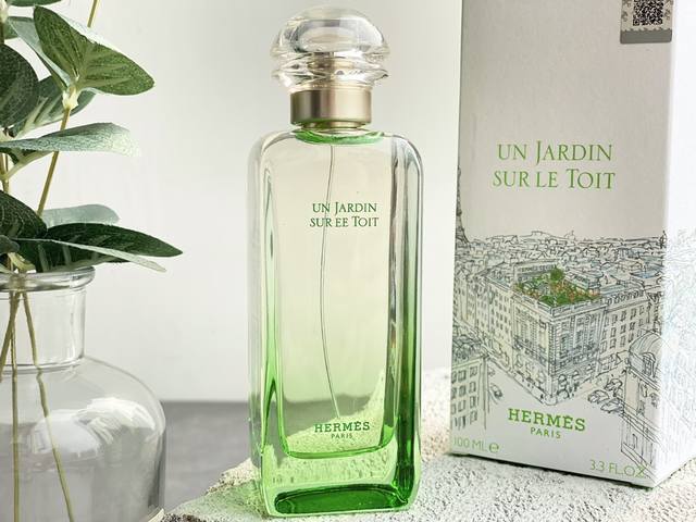 110 Original Quality 100ML. Rooftop Garden is a floral-fruity-woody fragrance. I 110 Original Quality 100ML. Rooftop Garden is a floral-fruity-woody fragrance. I