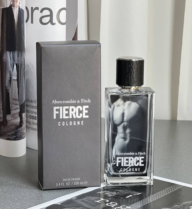 110原单品质 Abercrombie Fitch裸男古龙香水 规格:100Ml 前调:苦橙叶 小豆蔻 柠檬 橙子 冷杉 海水 中调:茉莉 迷迭香 玫瑰 铃兰 110原单品质 Abercrombie Fitch裸男古龙香水 规格:100Ml 前调:苦橙叶 小豆蔻 柠檬 橙子 冷杉 海水 中调:茉莉 迷迭香 玫瑰 铃兰