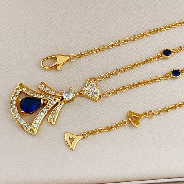 p130 Bvlgari's latest gold and blue diamond fan necklace, made of brass, is iden p130 Bvlgari's latest gold and blue diamond fan necklace, made of brass, is iden